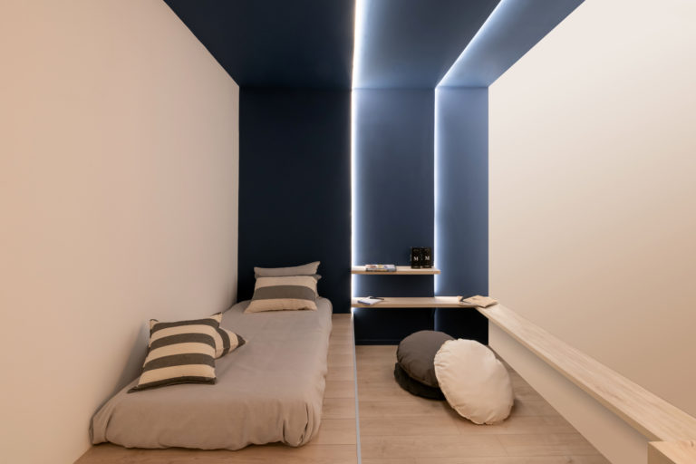 3965-Guardacanto-LED-Quadra-Dúo-Anodizado-Ambientación.-768x512